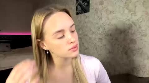 Sylvia online show from November 24, 2025, 8:03 am