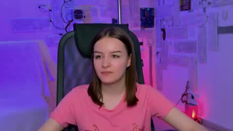 kelliebanshe online show from June 15, 2026, 4:58 am