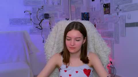 kelliebanshe online show from June 19, 2026, 4:50 am