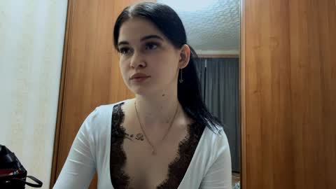 Bella online show from April 6, 2026, 4:08 pm