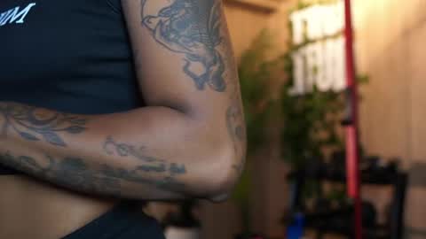 kelly__thomson online show from April 18, 2026, 12:53 pm