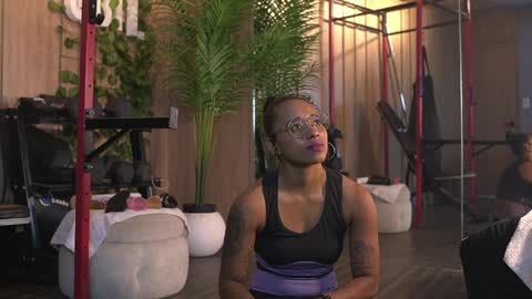 kelly__thomson online show from April 22, 2026, 1:56 pm