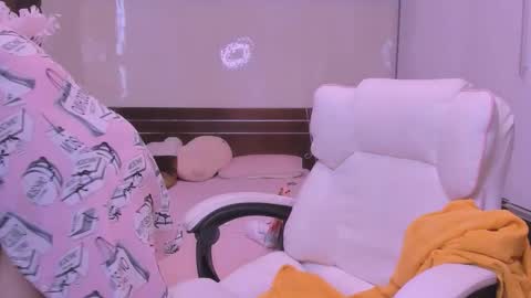 Kelly online show from April 22, 2026, 7:33 am