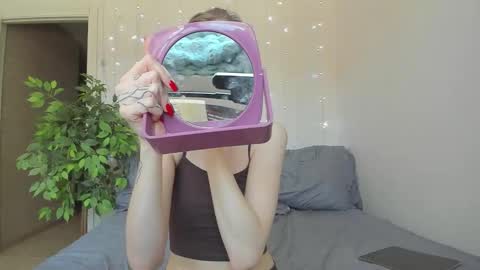 kelly_gerzikaaa online show from February 16, 2026, 4:41 am