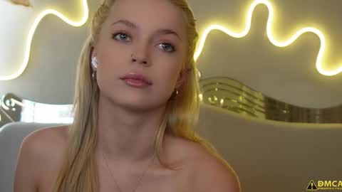 Kelly online show from September 16, 2025, 6:03 am