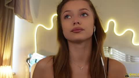 Kelly online show from April 1, 2026, 5:19 am