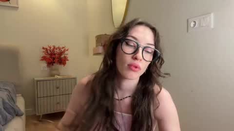 Kelly online show from April 12, 2026, 6:24 pm