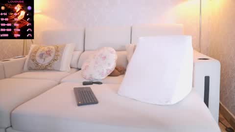 vanessa online show from April 17, 2026, 5:54 am