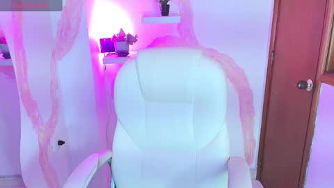 kellyMillian  online show from January 24, 2025, 7:49 pm