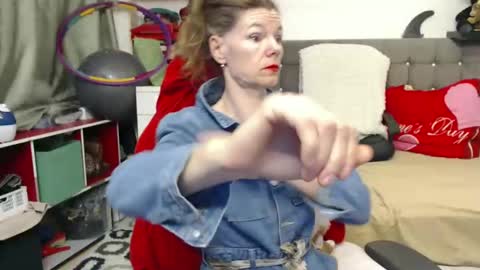 kelly online show from March 9, 2025, 1:14 am