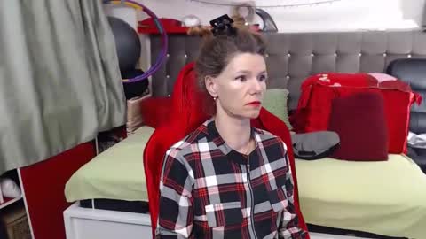 kelly online show from October 15, 2025, 8:42 pm