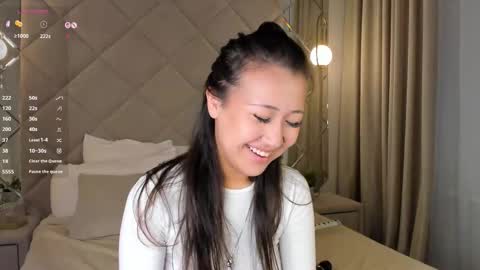 kellyy_bern online show from November 12, 2025, 1:06 am