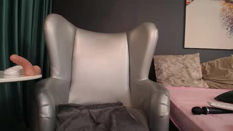 kelsikarterr online show from February 25, 2025, 12:03 pm