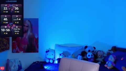 kendallgil_ online show from November 13, 2025, 7:07 am