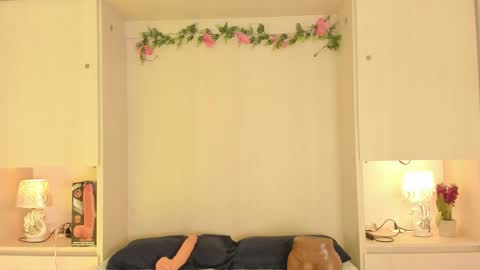 Kendal online show from December 5, 2025, 11:30 am