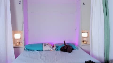 Kendal online show from April 21, 2026, 4:30 am