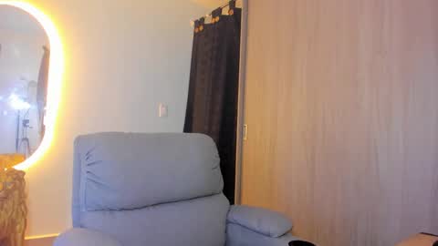 kendel_dimitri online show from February 17, 2025, 5:04 am
