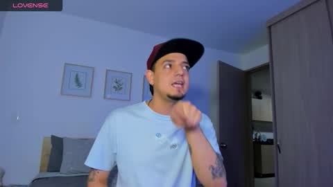 kendel_dimitri online show from November 27, 2025, 2:35 am