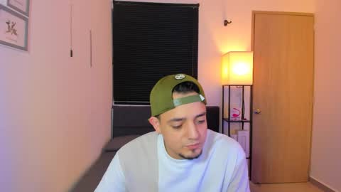 kendel_dimitri online show from April 21, 2026, 5:03 am