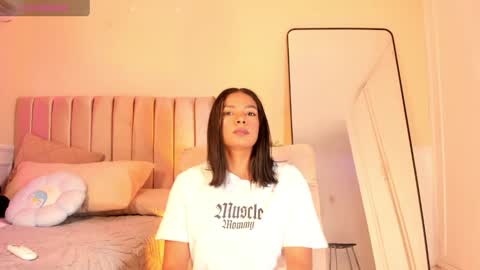 Snapshot of kendra_fit chatting on July 17, 2026, 1:01 am Lu online show from July 17, 2026, 1:01 am