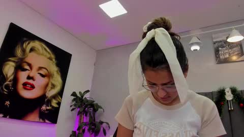 Kendra London online show from December 20, 2025, 11:50 am