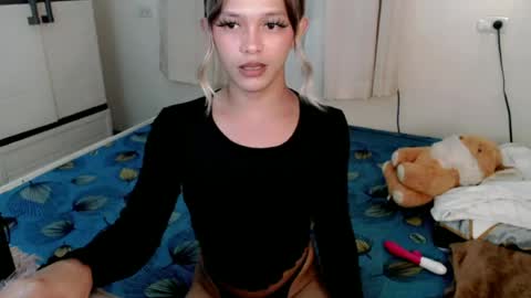 kendra_lunaxx online show from June 15, 2026, 2:19 pm