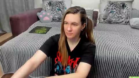 Kendra online show from April 18, 2026, 11:49 pm