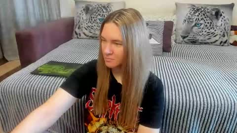 Snapshot of kendra_xx_ chatting on June 6, 2026, 11:53 pm Kendra online show from June 6, 2026, 11:53 pm
