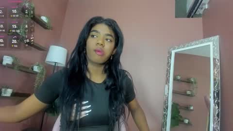 kendrachavez_ online show from October 19, 2025, 9:04 pm