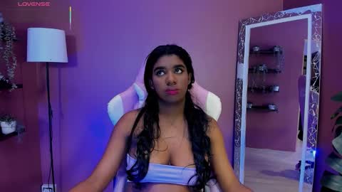 kendrachavez_ online show from November 3, 2025, 10:42 pm