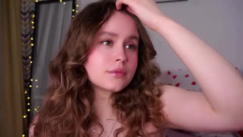 Kira online show from April 8, 2026, 10:21 pm