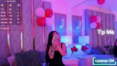 keniavelvet  online show from March 3, 2026, 3:40 pm