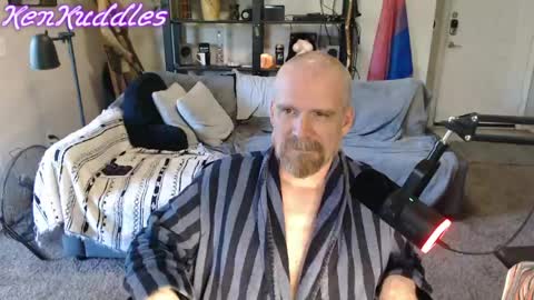 Snapshot of kenkuddles chatting on April 19, 2026, 12:33 am Ken Kuddles online show from April 19, 2026, 12:33 am
