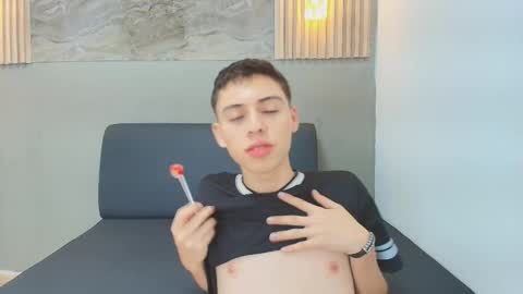 Snapshot of kenny_hank chatting on March 16, 2026, 5:44 am kenny_hank online show from March 16, 2026, 5:44 am