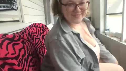 kenzibb online show from April 18, 2026, 2:43 pm