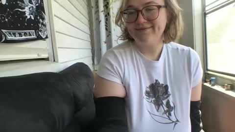 kenzibb online show from April 21, 2026, 2:45 pm