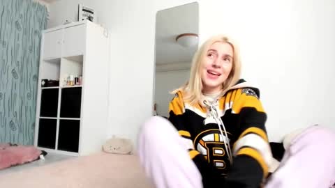 Kenzie online show from December 6, 2024, 4:58 am