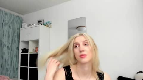 Kenzie online show from April 20, 2026, 4:32 pm