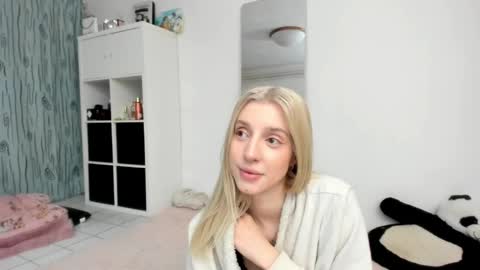 Snapshot of kenziedawton chatting on May 15, 2026, 4:36 pm Kenzie online show from May 15, 2026, 4:36 pm
