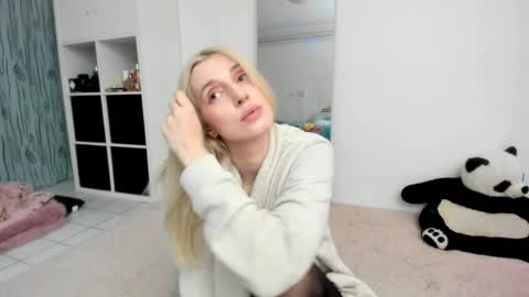 Snapshot of kenziedawton chatting on May 23, 2026, 5:06 pm Kenzie online show from May 23, 2026, 5:06 pm