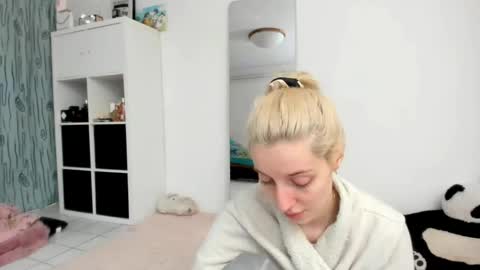 Snapshot of kenziedawton chatting on May 24, 2026, 1:38 pm Kenzie online show from May 24, 2026, 1:38 pm