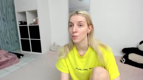 Snapshot of kenziedawton chatting on July 5, 2026, 1:40 pm Kenzie online show from July 5, 2026, 1:40 pm