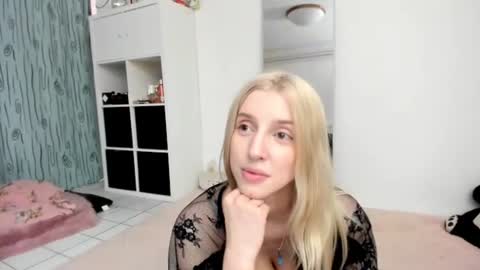 Snapshot of kenziedawton chatting on July 13, 2026, 12:41 pm Kenzie online show from July 13, 2026, 12:41 pm
