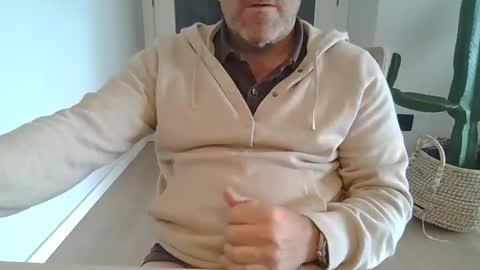 Snapshot of kermitgp3 chatting on May 7, 2026, 10:31 am Anton online show from May 7, 2026, 10:31 am