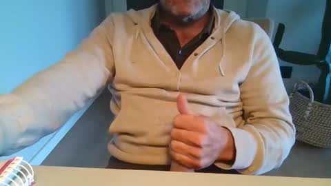 Snapshot of kermitgp3 chatting on May 8, 2026, 6:02 pm Anton online show from May 8, 2026, 6:02 pm