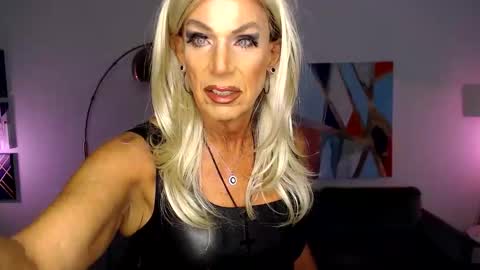 Kerry Wright online show from November 2, 2025, 10:39 am