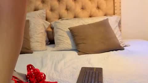 Snapshot of keryhillson chatting on May 4, 2026, 12:45 pm Kery Hillson online show from May 4, 2026, 12:45 pm