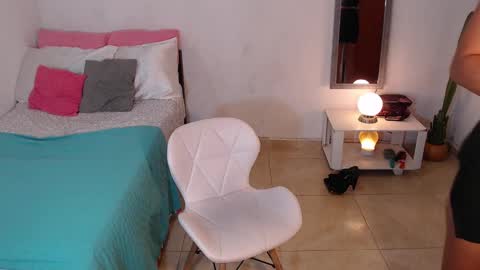 Mia  online show from February 7, 2025, 4:03 pm