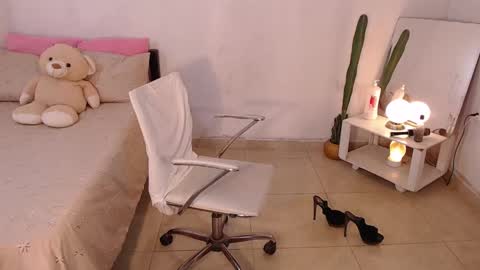 Mia  online show from March 6, 2025, 9:53 pm