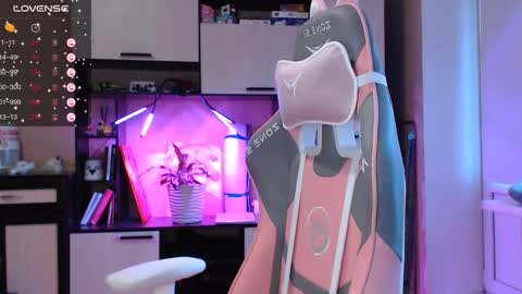 Snapshot of keshamoon chatting on January 25, 2025, 11:55 am Kesha online show from January 25, 2025, 11:55 am